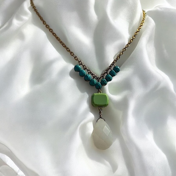 David Aubrey White Gemstone Turquoise Color Beads Golden Brass Lavalier Necklace - Picture 8 of 9